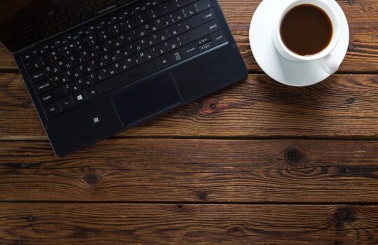 在宅ワークを加速させる机周りの整えかた