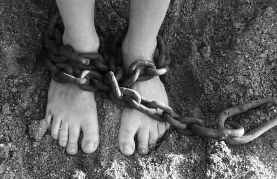 ハッキリした性格の人ほどハマりやすい「損な信念」を解きほぐす魔法の質問