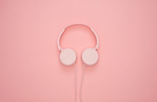 「ピンクノイズ」を聴くだけで睡眠の質が23％アップの効果あり！