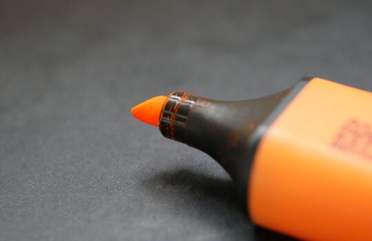 【論文解説】内容理解度を8％高める蛍光ペンの使い方