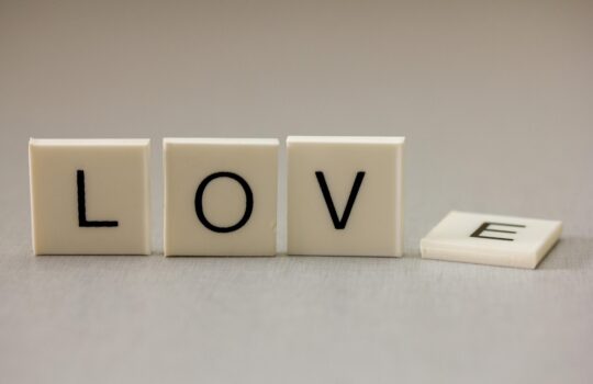 面白い女はモテない！？男性は笑わせてくる女性より笑ってくれる女性が好き！