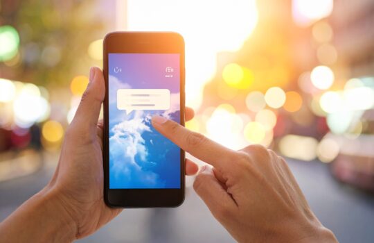 バズらせたいなら狙い目！外向性が高い人はSNSの火付け役になる！